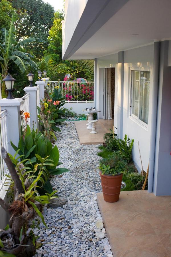 Victoria'S Bed & Breakfast Puerto Galera Exterior foto